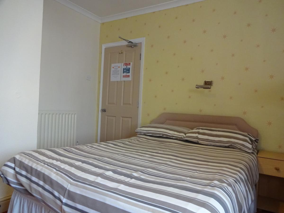 Kings Court Families & Couples Bed & Breakfast - Blackpool — Photos 3