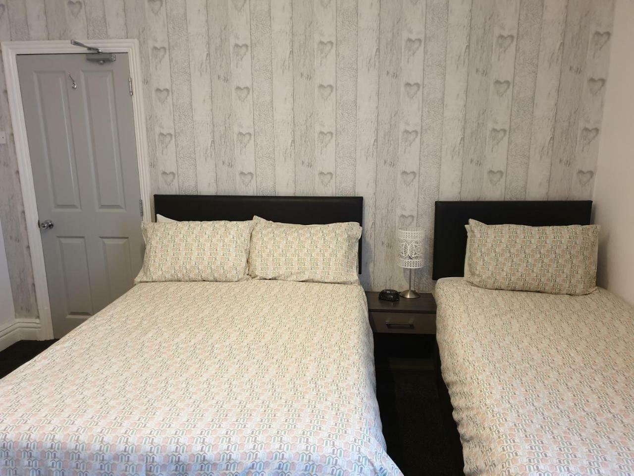 Kings Court Families & Couples Bed & Breakfast - Blackpool — Photos 1