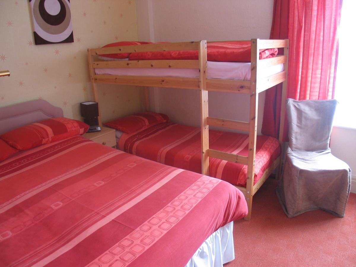 Kings Court Families & Couples Bed & Breakfast - Blackpool — Photos 2
